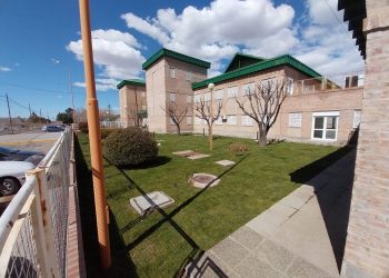 El hospital tiene césped en el exterior y será utilizado como espacio terapéutico
