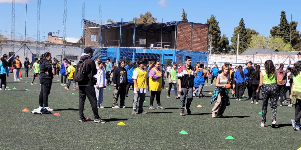 Casi 700 estudiantes de Cutral Co y Plaza Huincul tuvieron un encuentro deportivo
