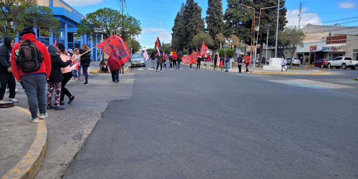 El FOL protestó en el centro de Cutral Co con un corte en el tránsito