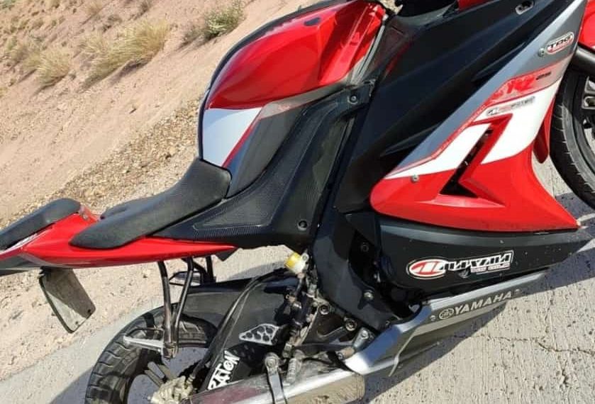 Robaron una moto en la vereda de un supermercado, en Plaza Huincul