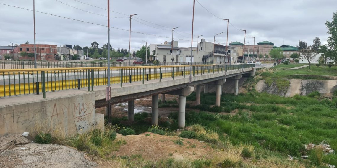Concejal solicita informe sobre el estado de puentes y pasarelas en Plaza Huincul