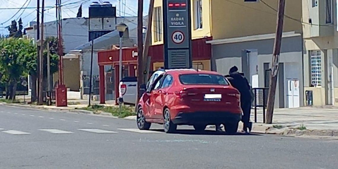 Cutral Co: hubo un choque entre un auto y una moto