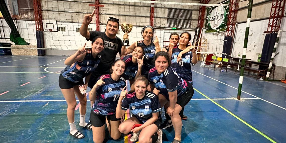 El Club Plaza se coronó campeón del torneo de vóley regional
