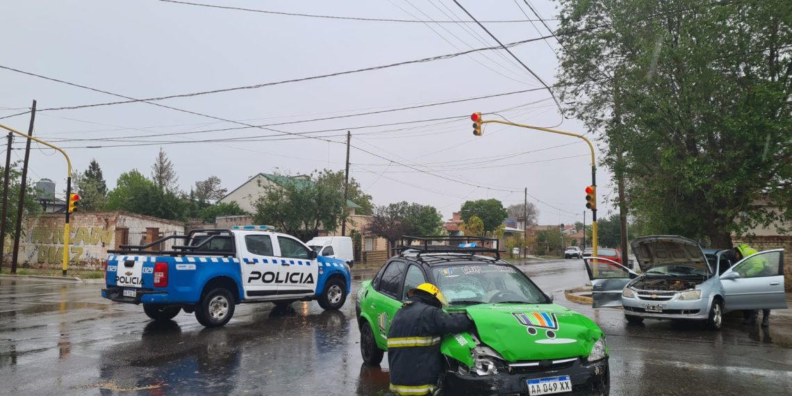 Hubo un choque entre dos autos en Cutral Co