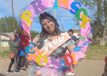 Saludan a nueva egresada en Cutral Co