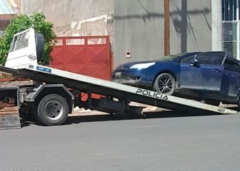 Secuestraron un Citroën C4 y sospechan que su conductor intentó robar una ferretería