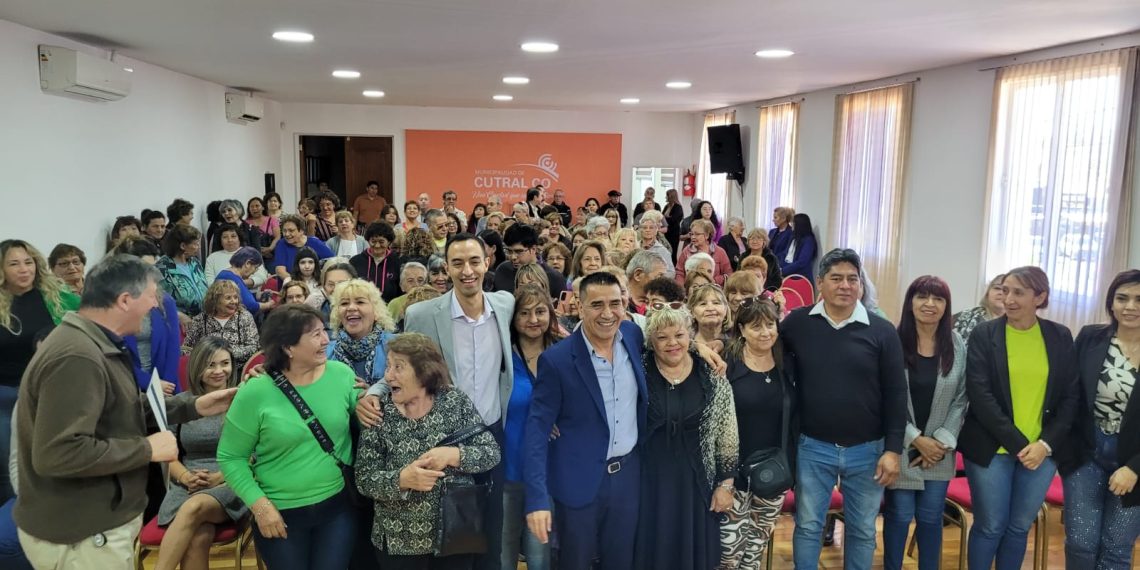 Cutral Co: se firmó el convenio “Abuelos a Las Grutas” por la décimo sexta temporada