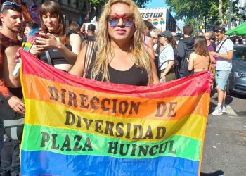 Plaza Huincul marchó en el V Encuentro Nacional LGBTIQ+