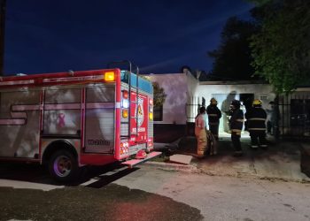 Se derrumbó el techo del garaje en una casa de Plaza Huincul