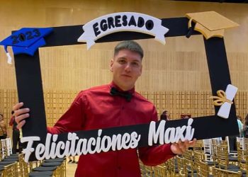 Saludan a egresado de Cutral Co