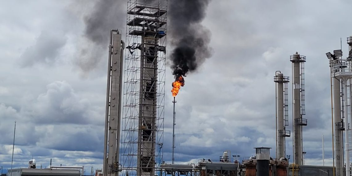 YPF puso en marcha una obra en Loma Campana y hubo preocupación por un mechero