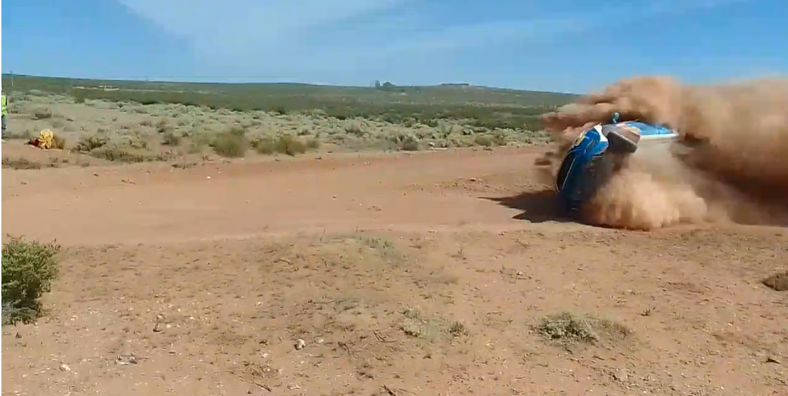 El rally neuquino se corre en Cutral Co y hubo un vuelco