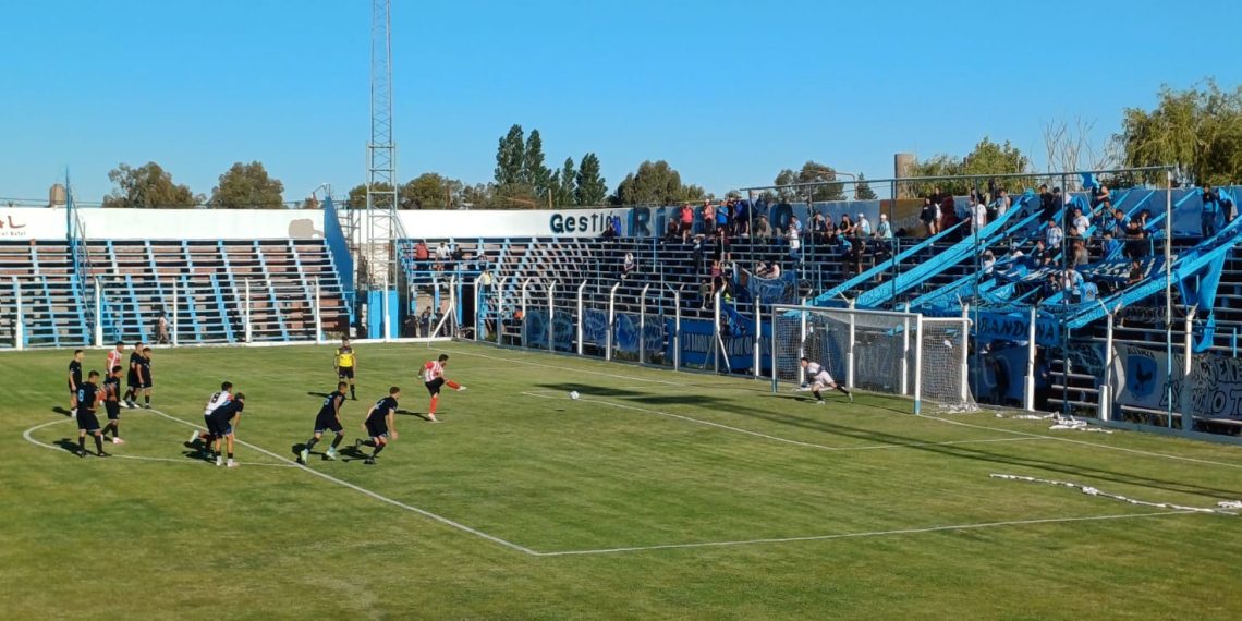 Torneo Regional: Alianza lo empató sobre el final y llega con chances a la última fecha