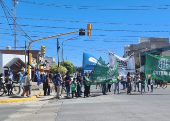 CTA y ATE marcharon en Cutral Co en contra el DNU que emitió el presidente Milei