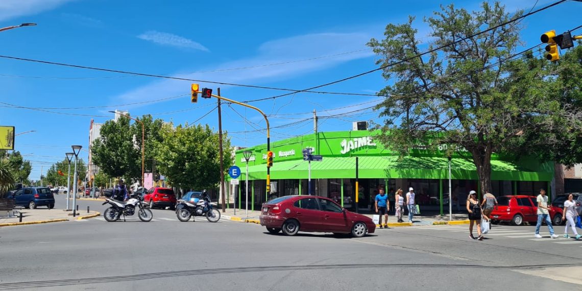 Cutral Co: hoy estará Papá Noel y el Grinch en la calle Roca
