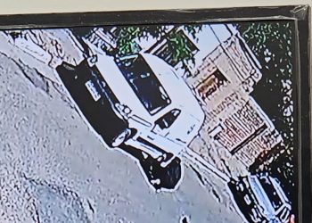 Plaza Huincul: intentó robar la rueda de una camioneta municipal y quedó grabado