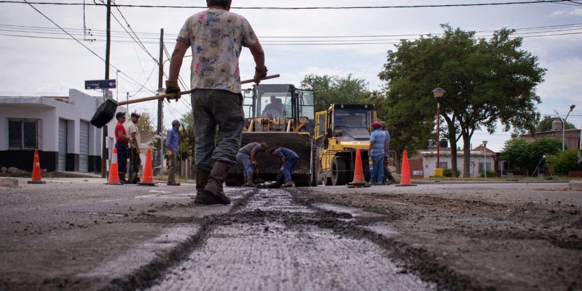 Cutral Co: Rioseco garantizó la continuidad de la obra pública con pavimentación en los barrios