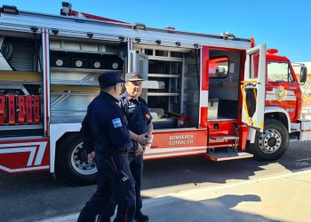 Los bomberos de Cutral Co recibieron una autobomba, donada por el municipio