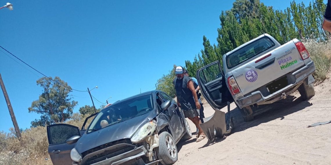 Plaza Huincul: Chocó una camioneta municipal