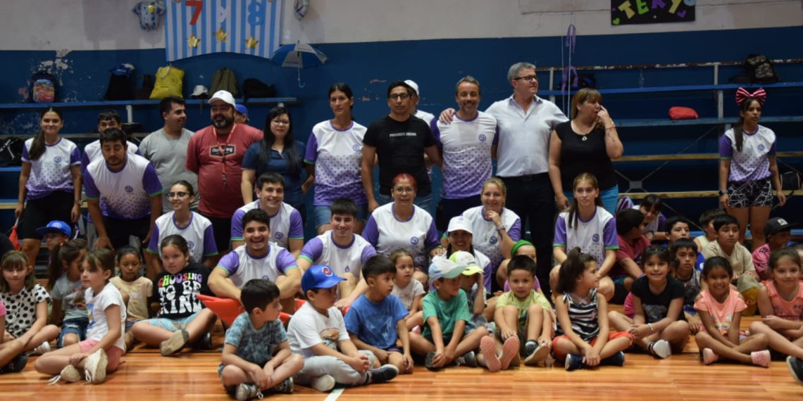 Larraza participó de la apertura de las Colonias de Verano 2024  de Plaza Huincul