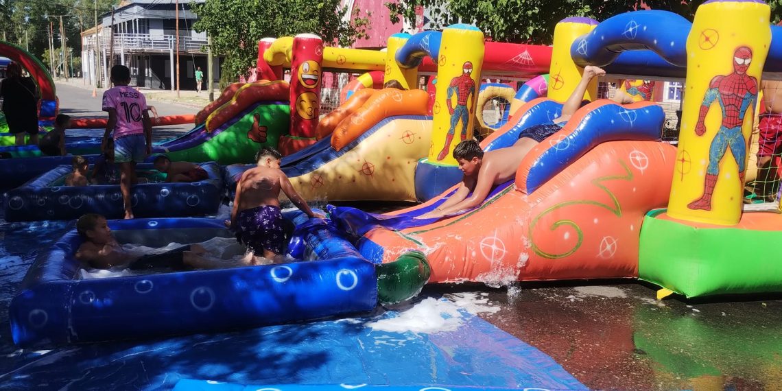 Bomberos de Plaza Huincul celebran la Fiesta del Agua