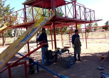Plaza Huincul renueva la estación de juegos del Parque Rivadulla
