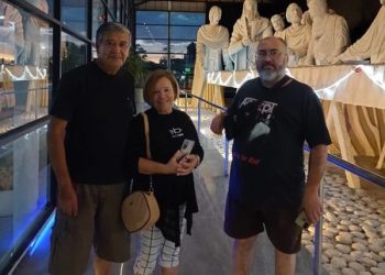 Turistas argentinos y extranjeros visitan la Última Cena, en Cutral Co