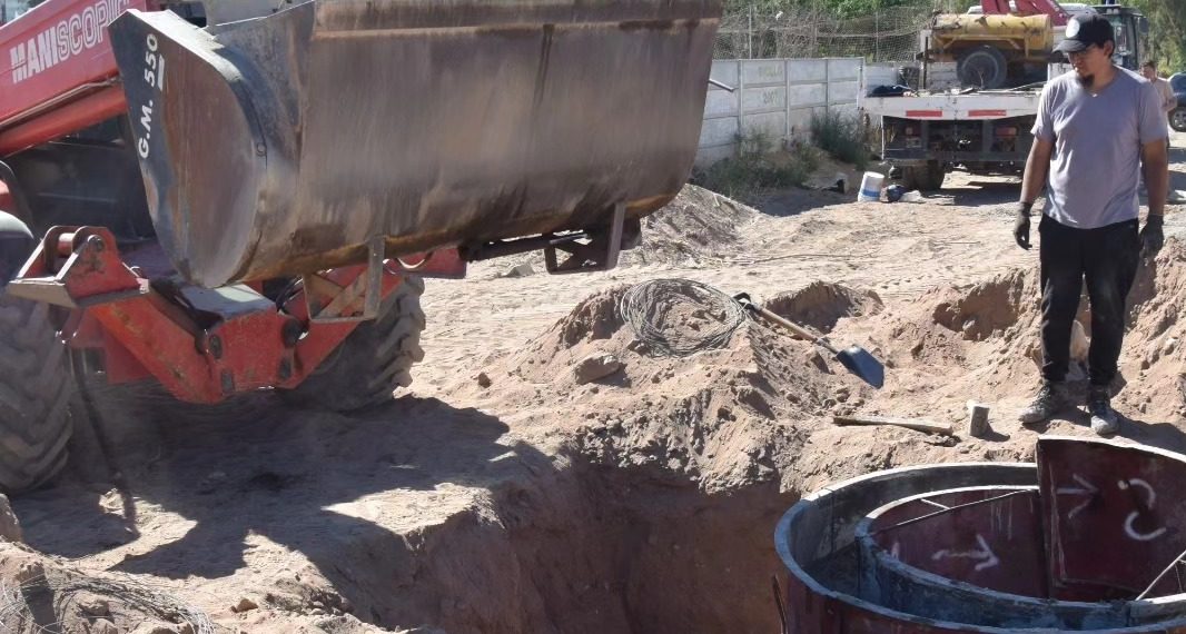Plaza Huincul: Se expande la red cloacal del barrio Otaño