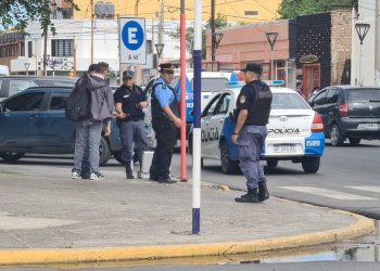 Hubo dos demorados por disturbios en plaza San Martín de Cutral Co
