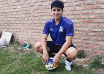 Saludan a un nuevo egresado