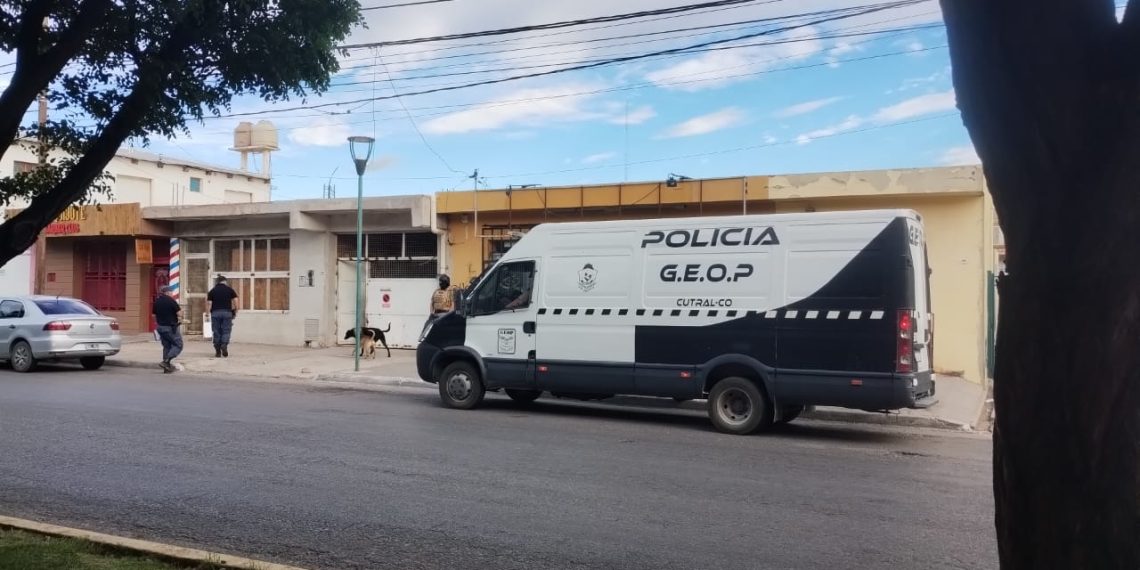 Allanamiento en Plaza Huincul: Sin éxito en la búsqueda de moto robada