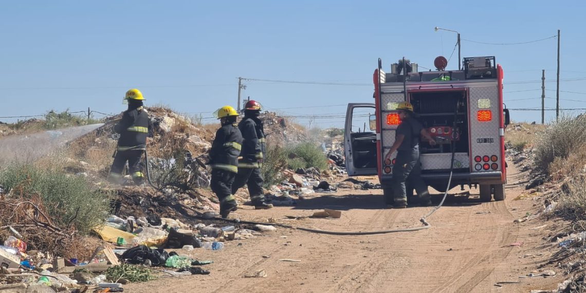 Incendio en 3 microbasurales en Monte Hermoso, de Cutral Co