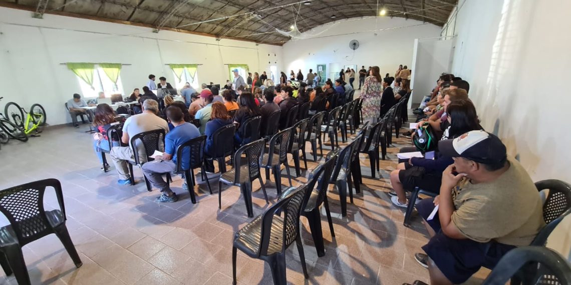 Unos 300 beneficiarios de programas sociales se presentaron en Cutral Co y Plaza Huincul