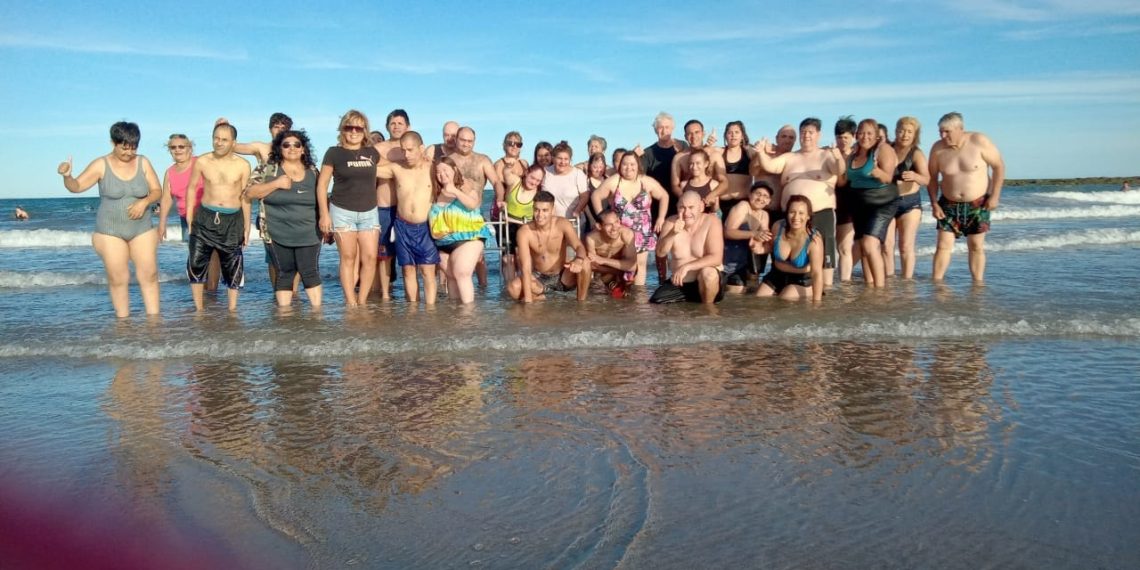 Inclusión: personas discapacitadas del taller  viajan a Las Grutas