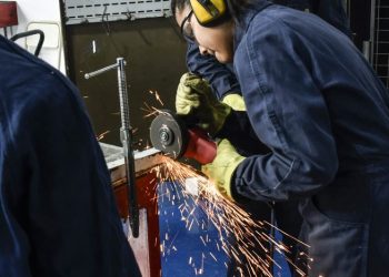 Lanzan nueva línea de becas para formación profesional y para terminar la secundaria