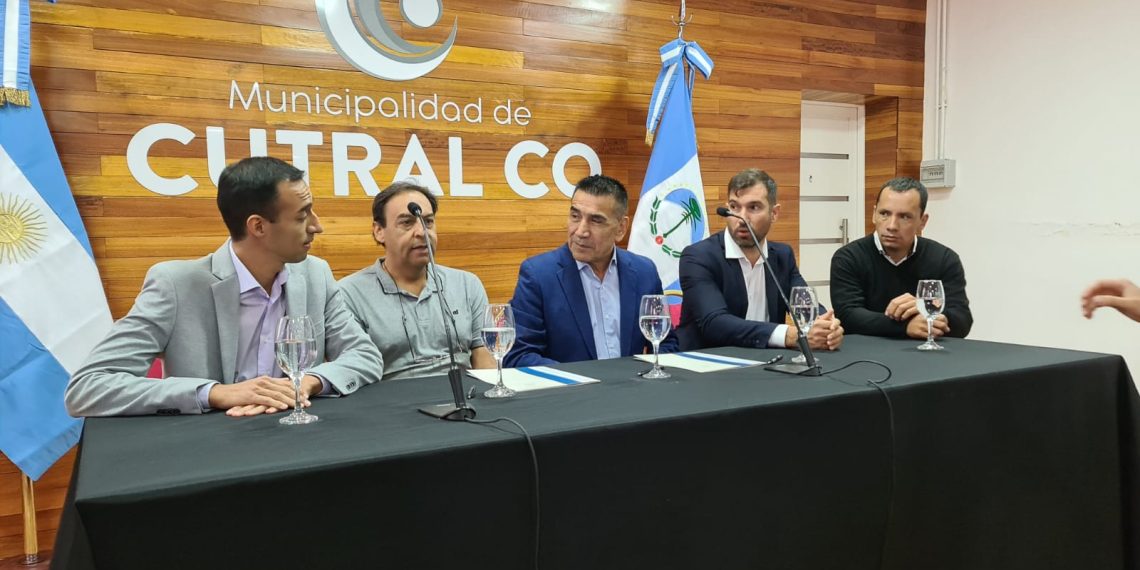 Petrolero y Pérfora firmaron un convenio con la municipalidad de Cutral Co
