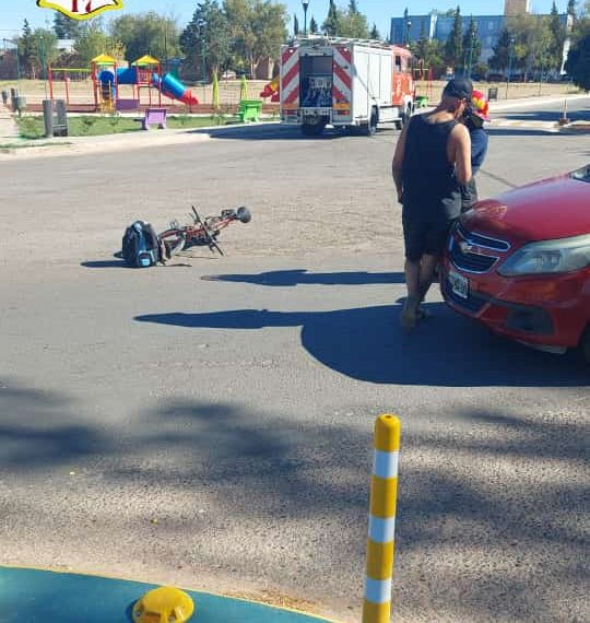 Un ciclista terminó con heridas en Plaza Huincul