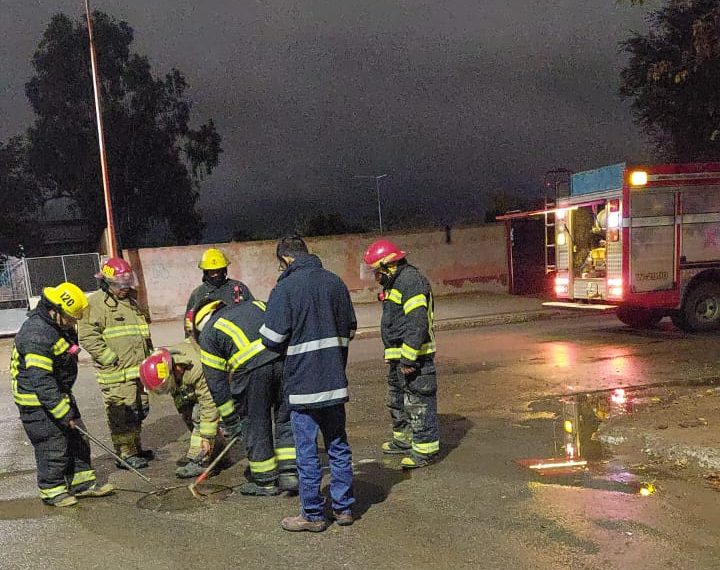 Trabajan para controlar un escape de gas en Plaza Huincul
