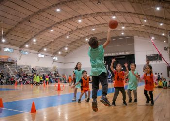 Hubo encuentro de básquet en el gimnasio municipal