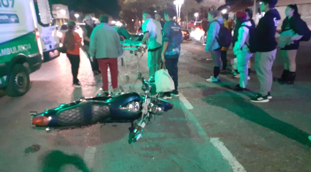 Un hombre sufrió un accidente en moto y tuvo que ser trasladado al hospital de Cutral Co