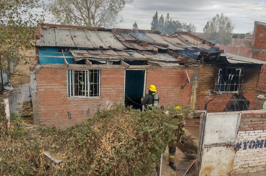 Pérdidas totales por el incendio de una casa en Plaza Huincul