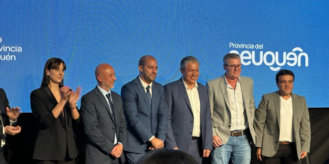 Rolando Figueroa creó la región Comarca Petrolera dentro de la regionalización