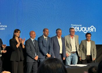 Rolando Figueroa creó la región Comarca Petrolera dentro de la regionalización