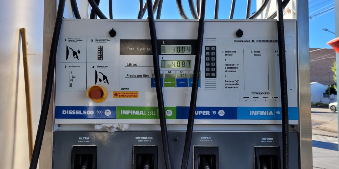 Aumentó la nafta por el aumento de un impuesto nacional y la devaluación