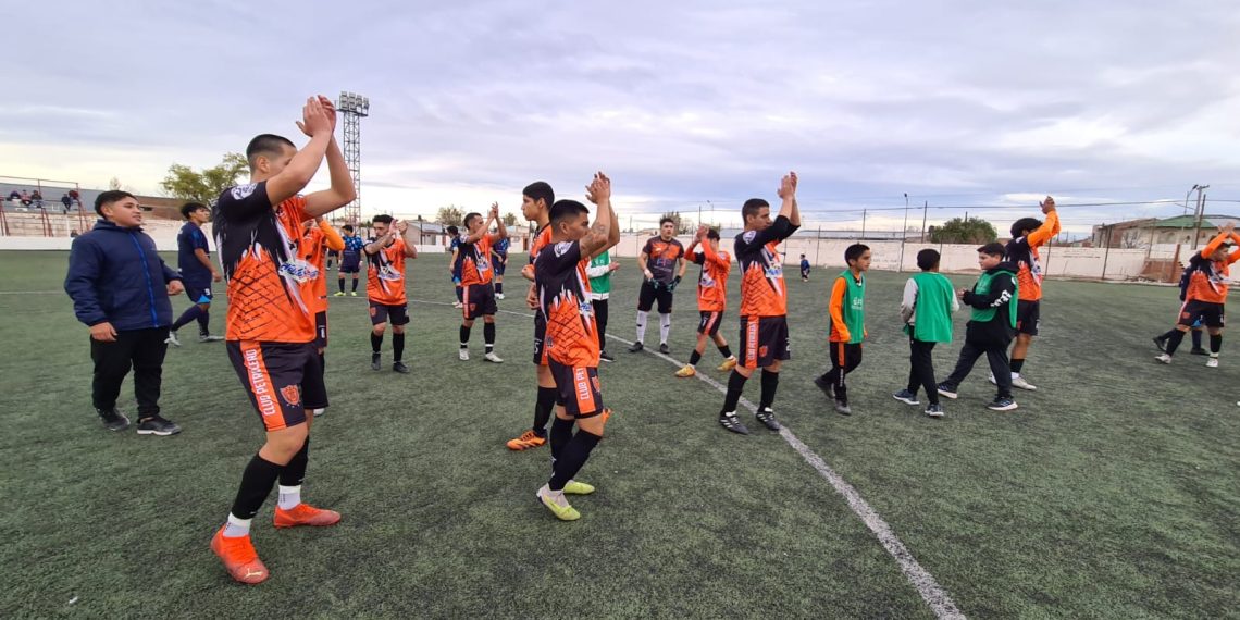 Petrolero ganó y busca entrar al Súper 6