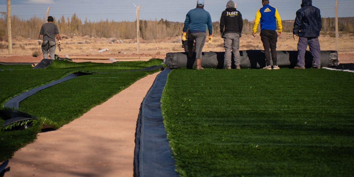 El sueño del césped en la cancha del barrio Peñi cada vez más cerca
