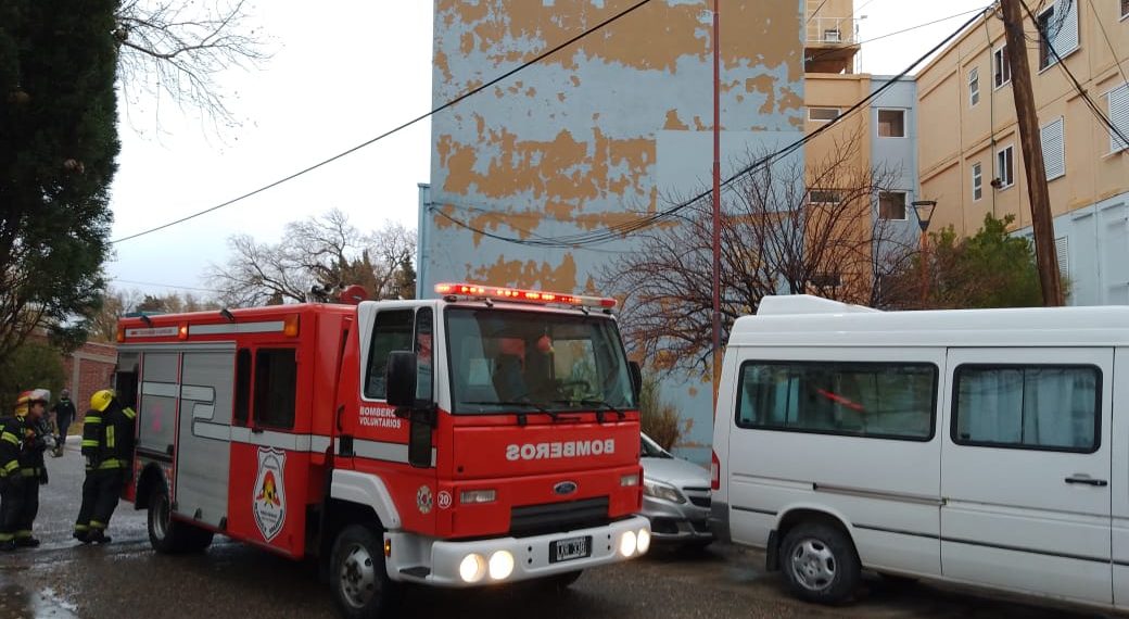 Plaza Huincul: por un jarro en una hornalla encendida debieron ir los bomberos