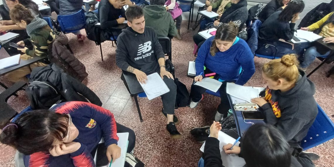 Son casi 200 personas las anotadas para terminar el secundario en Plaza Huincul