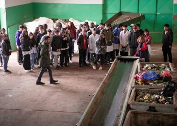 Estudiantes del CPEM N° 20 visitaron la planta de residuos en Cutral Co