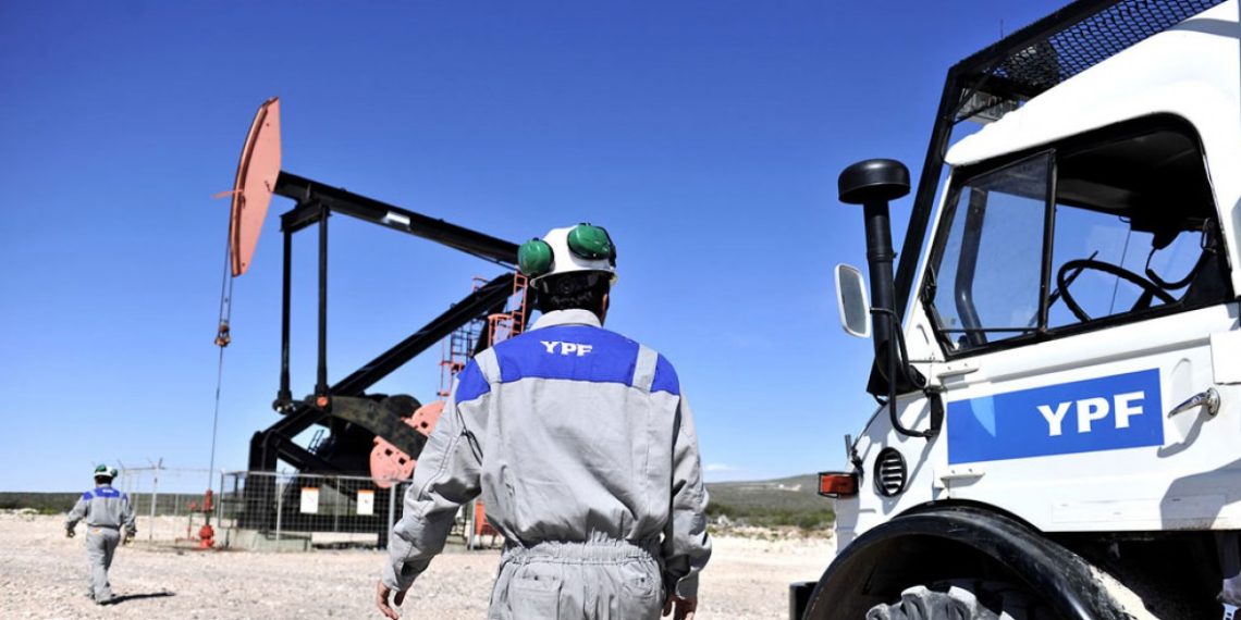 YPF recibió más de 60 ofertas para sus campos maduros